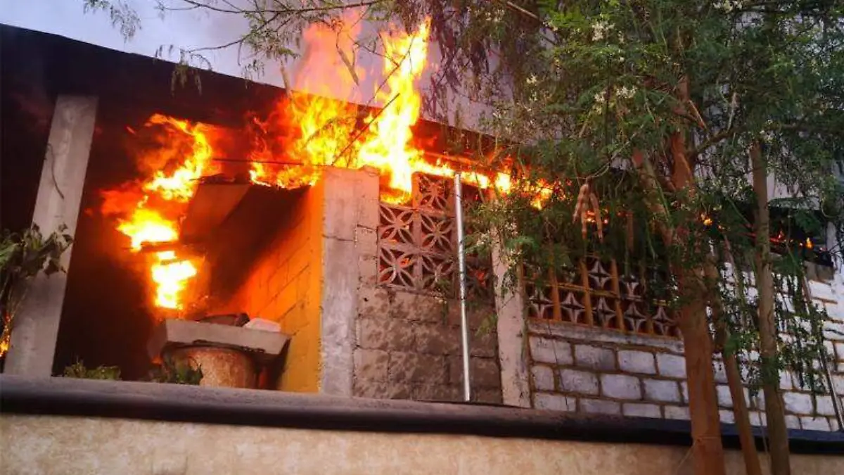 Incendio Acapulco Renacimiento